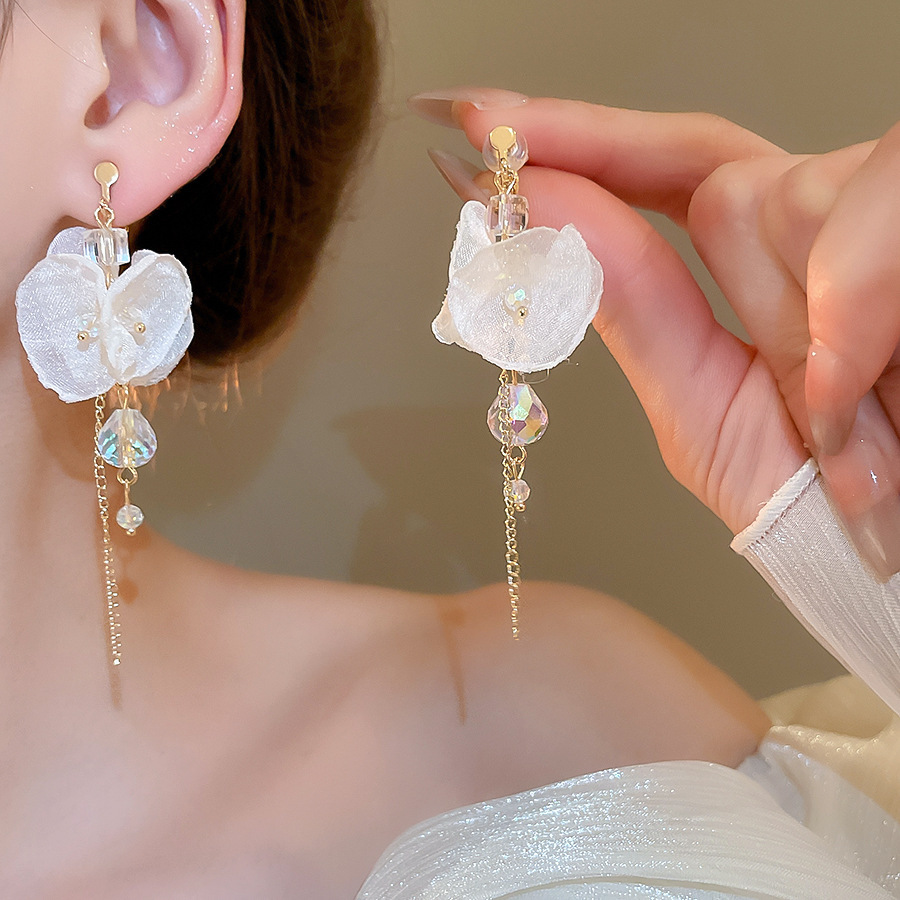 Pendientes de borla de flores de hilo de malla de tela de aguja de plata Pendientes dulces y frescos Pendientes de todo fósforo de moda Sensación de alto nivel de nicho