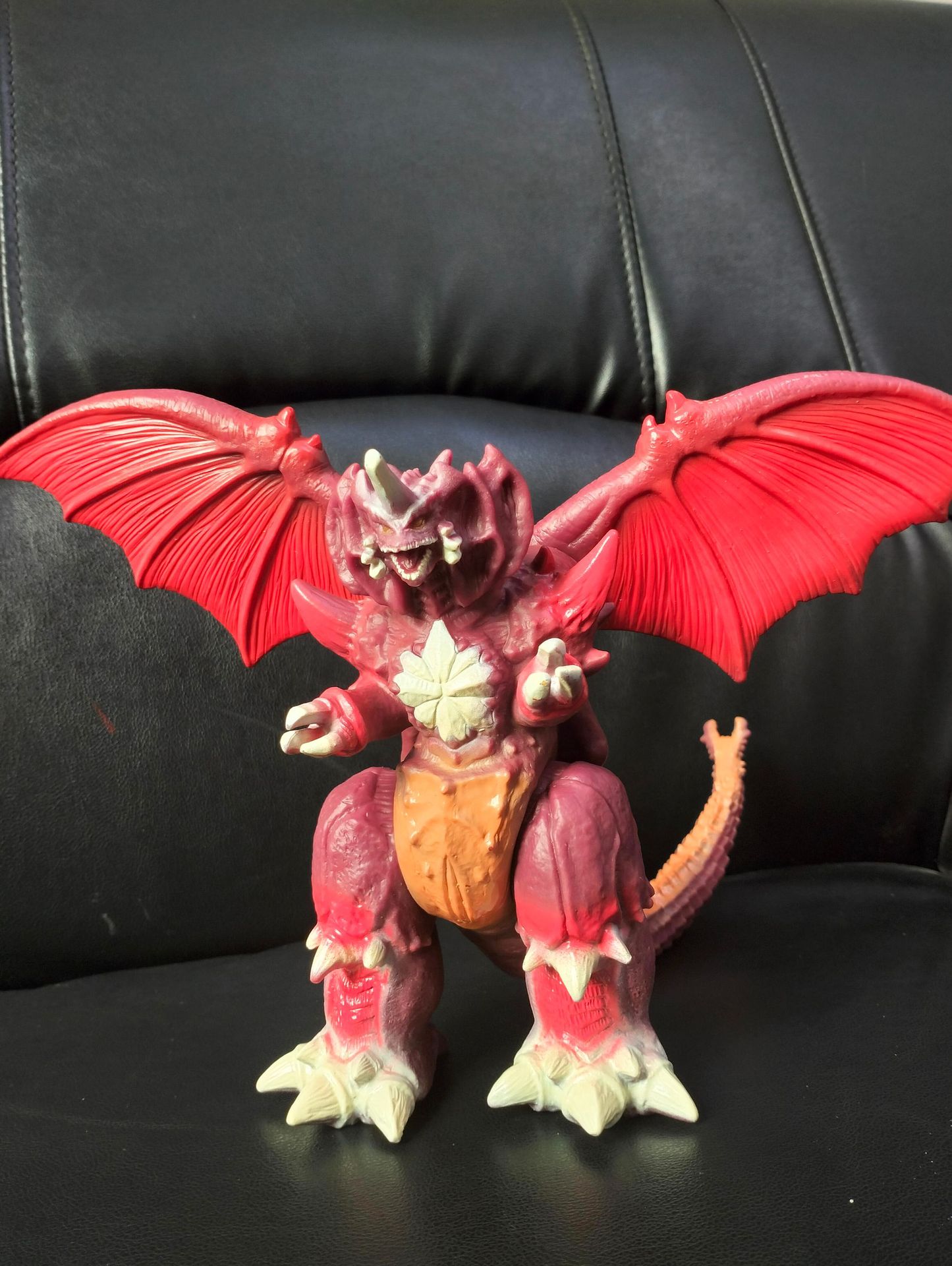 大型モンスタービニールソフトラバーウルトラマンモンスターおもちゃ男の子子供のおもちゃ夜市景勝地露店モンスター