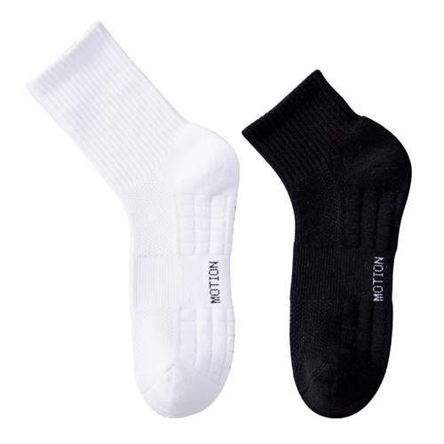 Autumn and winter socks for men: mid-calf black and white solid-color terry sports-style breathable short-cut socks from Zhuji; cotton business long socks