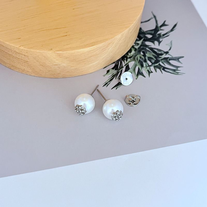 Cubic Zirconia And Pearl Stud Earrings For Everyday Elegance_voghion.com