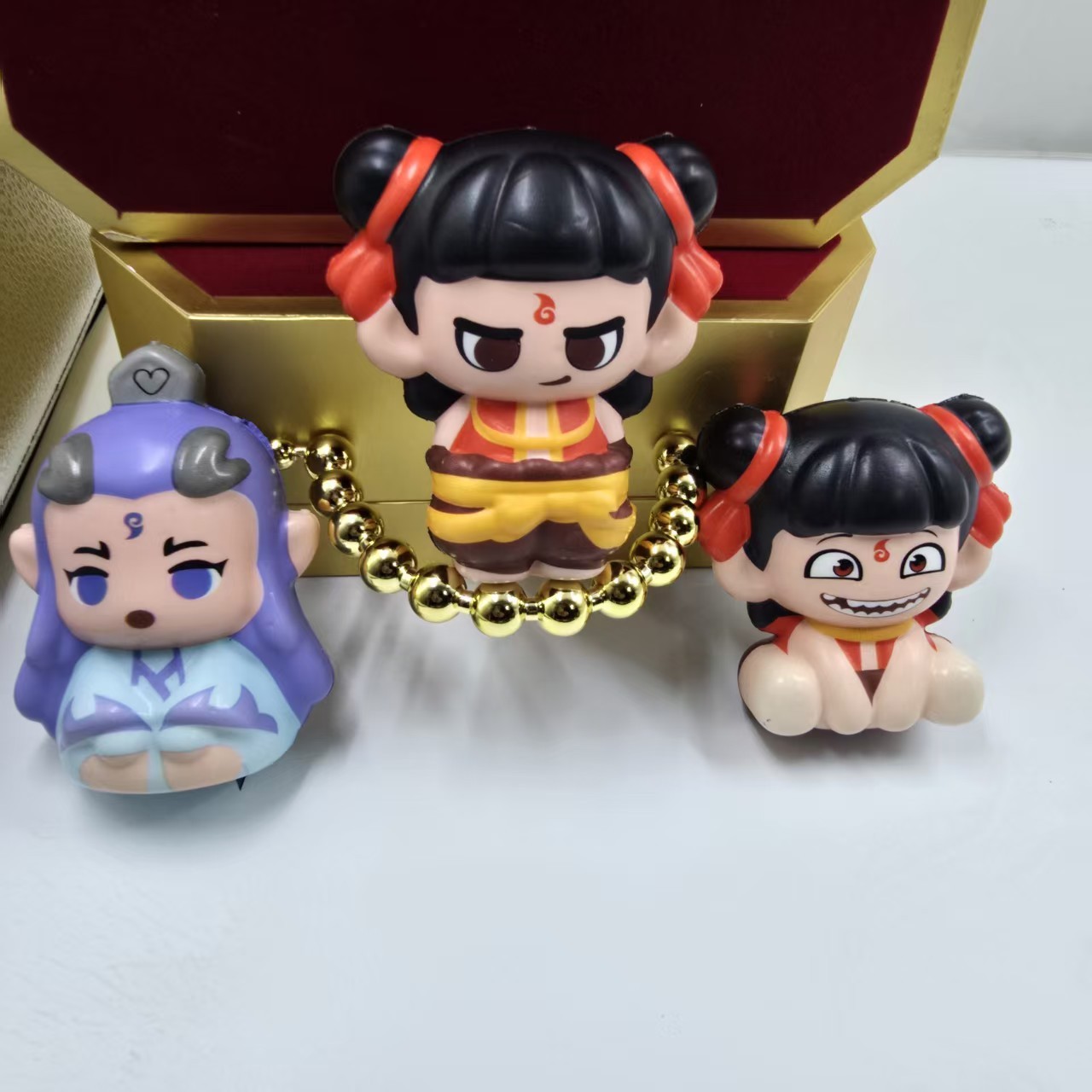 Explosiones de muñecas de llaves de dibujos animados descompresión creativa pellizco juguetes colgantes de estandos de fábrica