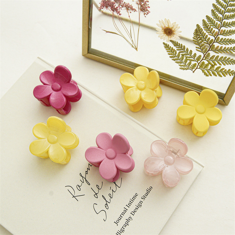 Sweet Solid Color Plastic Resin Flower Hair Claws 1 Piece display picture 1