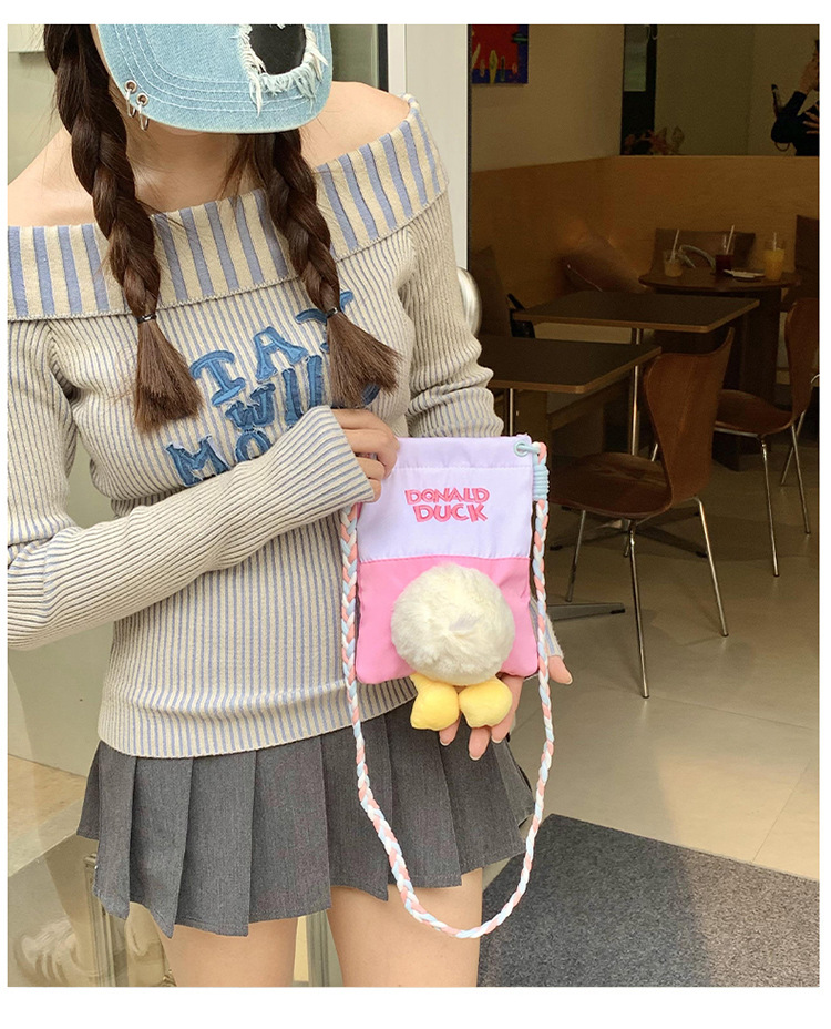 Cute cartoon duck duck bag, mini plush toy duck crossbody bag, casual daily mobile phone bag, makeup bag full figure