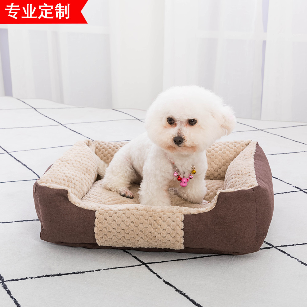 El nido para mascotas es grueso y cómodo, la perrera de felpa cuadrada es cálida, la ropa de cama es extraíble y lavable, la alfombra para mascotas es una cama para mascotas