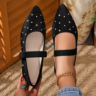 ���Q�¿���^ˮ荜\��ƽ�׆�ЬŮ�羳��a�q���ļ�һ�֎�͸�⴬Ь