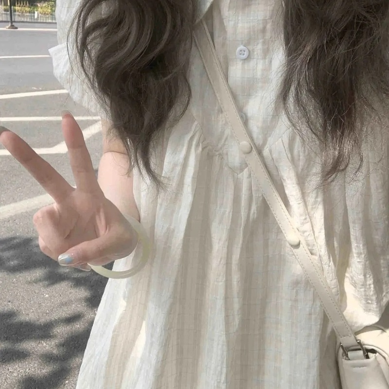 フランス式の甘い子供の襟の格子縞のワンピースの女性の夏の小さい背は年齢を減らしてゆったりしています。|undefined