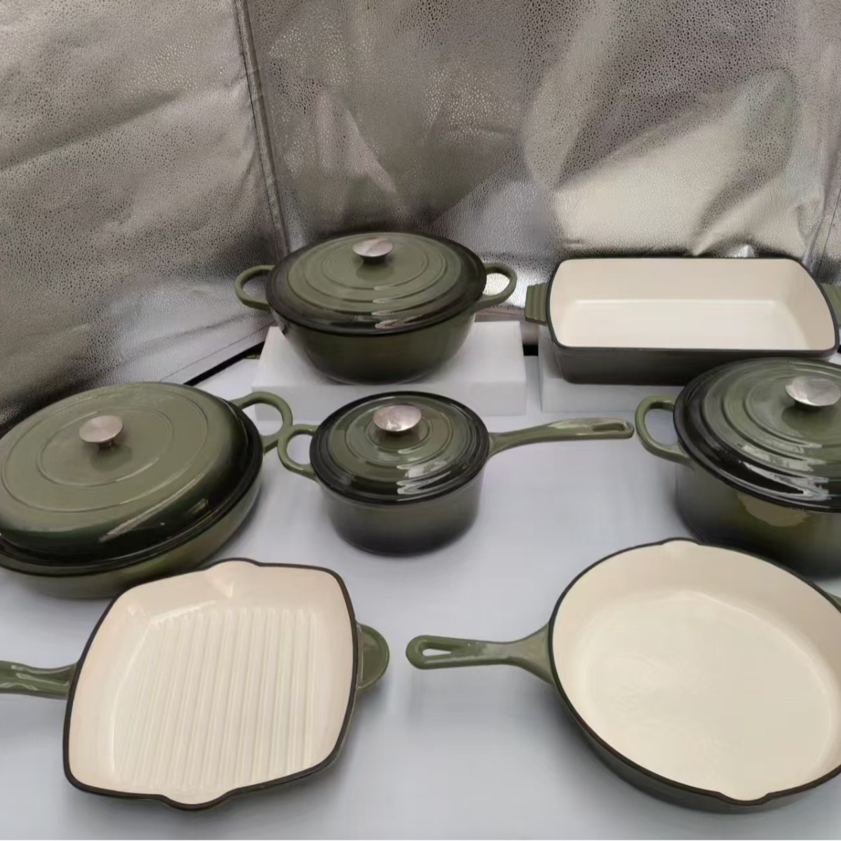 Fabricante de suministro de hierro fundido esmalte plato de pescado suministros hoteleros al por mayor de alta cubierta de vidrio de silicio no pegajoso olla