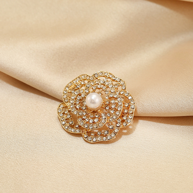 Elegant Pearl And Rhinestone Flower Brooch For Women Clothing_voghion.com