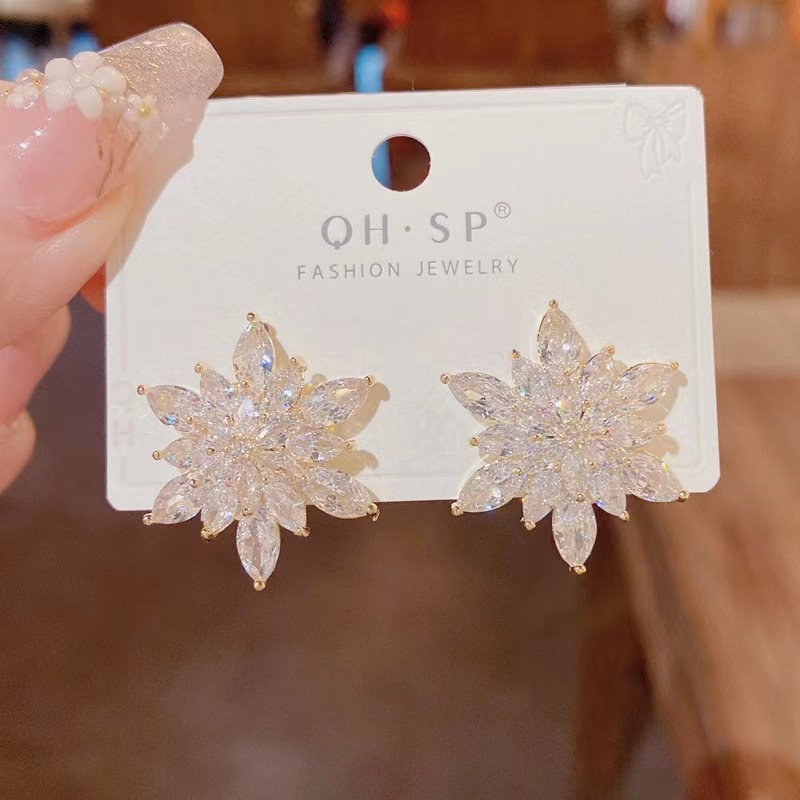 Holiday, Shopping Occasion 1 Pair Elegant Lady Heart Shape Flower Plating Inlay Alloy Zircon Earrings