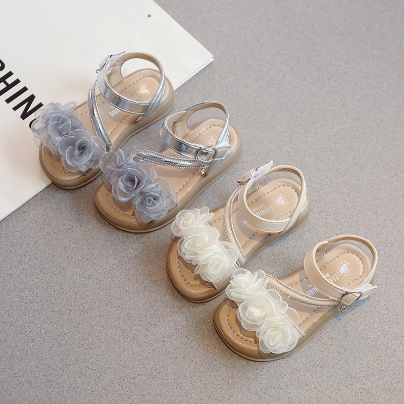 Niñas sandalias de moda versátiles princesa 2026 verano nuevo niño flores hueco zapatos de playa zapatos de soleas suaves image 3