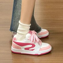 新款草莓粉拼接Hello Kitty面包鞋女ins可爱吸晴板鞋低帮运动鞋子