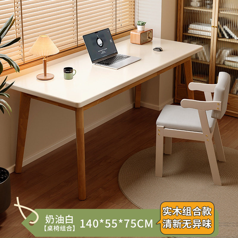 木製の机の本棚の一体家庭用寝室は壁に寄りかかってオフィステーブルをシンプルにしています。|undefined