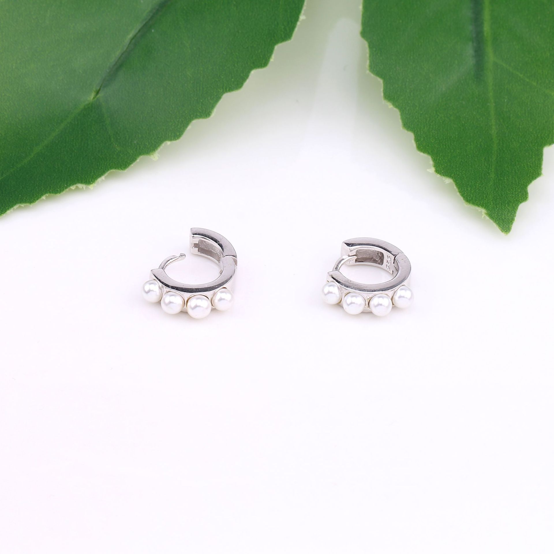 1 Pair Elegant Retro Geometric Sterling Silver Inlay Artificial Pearls Earrings display picture 4
