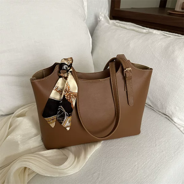 Versatile Large Shoulder Bag for Women 2026 New Trendy Fashion Casual Simple Large Capacity Commuter Tote Bag Wholesale