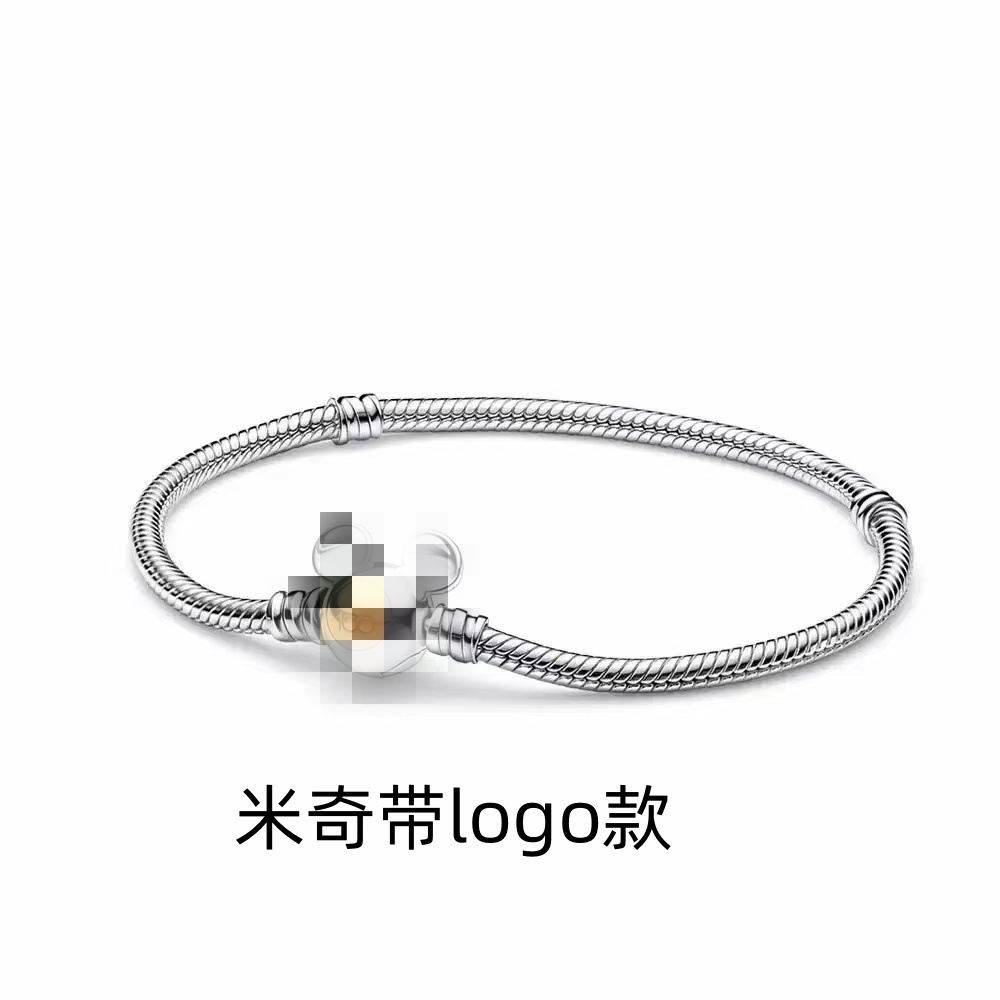 로고가 있는 미키 체인