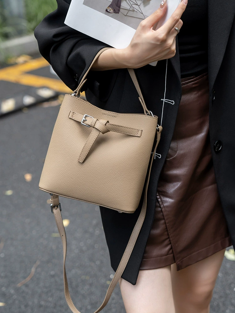Capacious leather one-shoulder bag, shoulder bag, genuine leather, cowhide, high-end