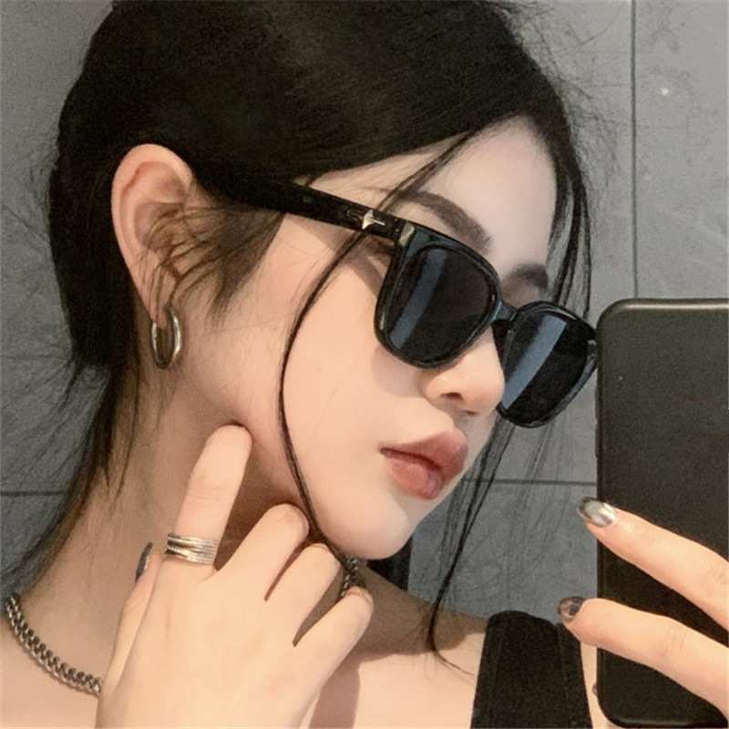 Universal retro sunglasses