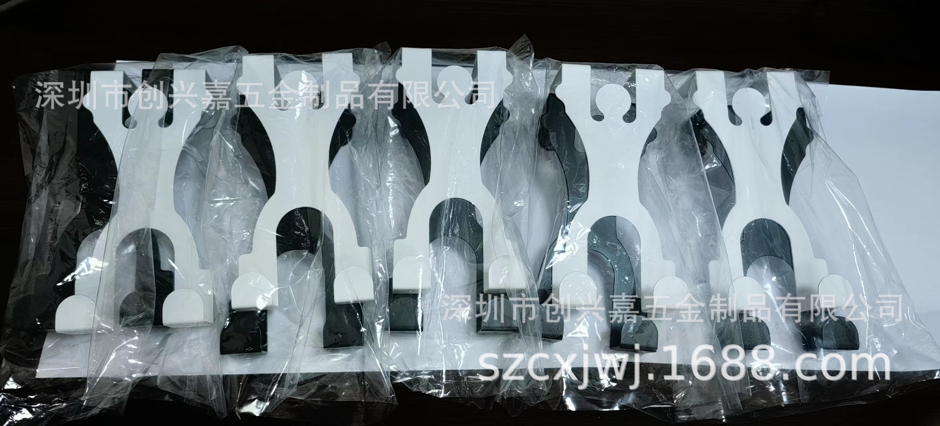 厂家批发人形挂钩加工配件五金冲压钣金机柜机架旋压圆形批发灯罩