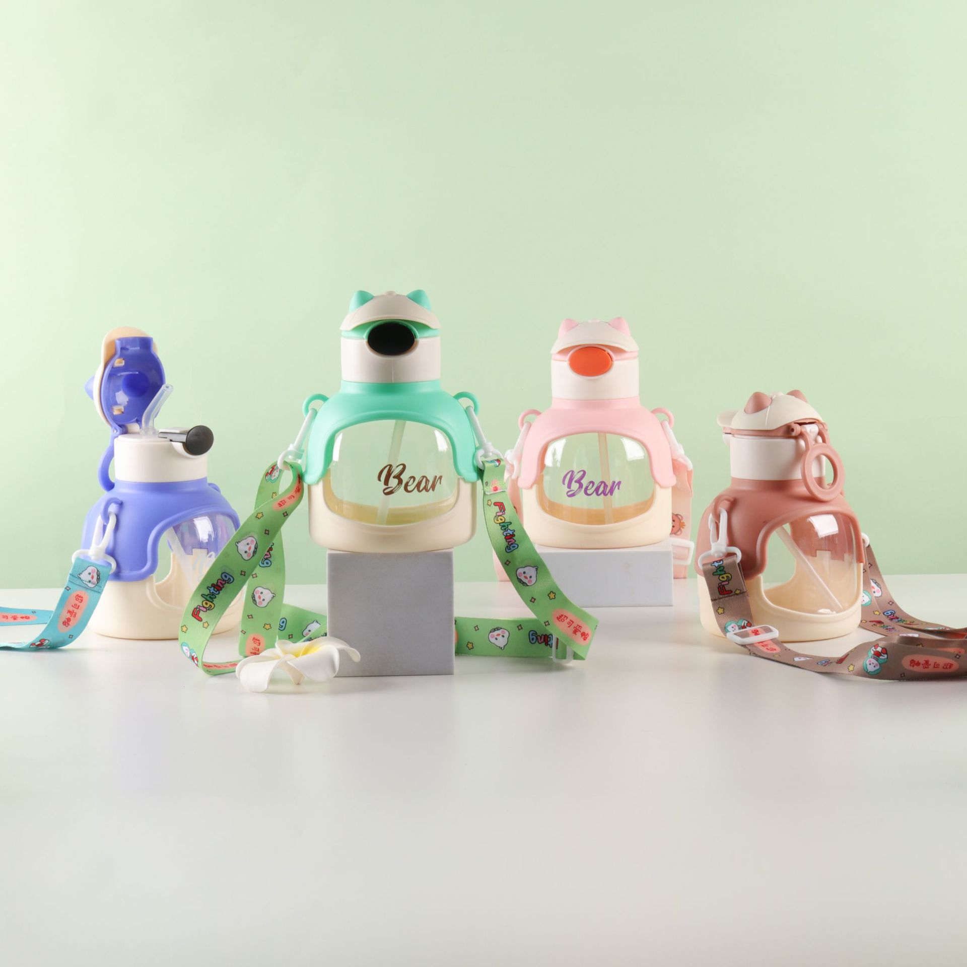 Botella infantil de 600ml con correa – Diseño robot – Portable y reutilizable para niños