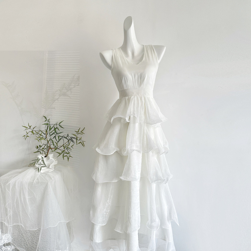 "Xinxing" French-Style High-End White V-Neck Tiered Dress for Women, Sleeveless, Waist-Cinching, Suitable for Banquets, Evening Events, Birthday Parties, and Princess Dresses
