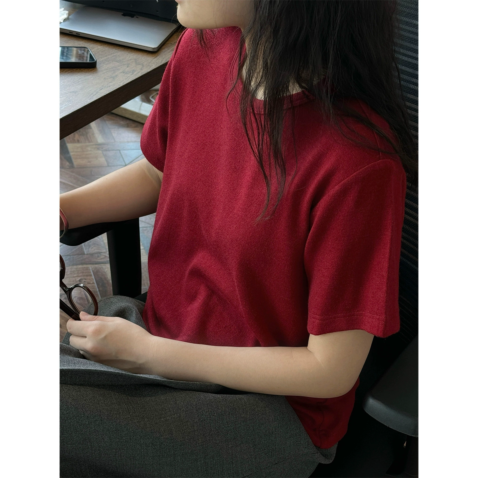 Ранняя весна, новая корейская футболка INS с простым круглым вырезом и короткими рукавами, удобный дышащий свободный силуэт, утягивающий топ для женщин