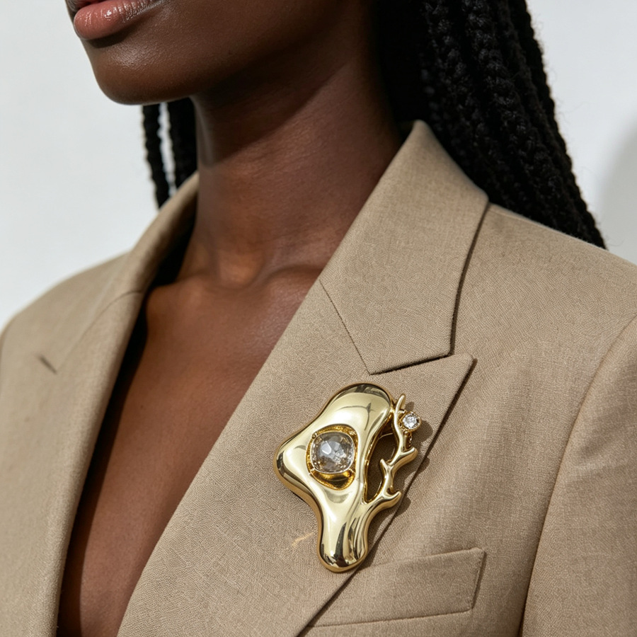 European And American Fashion New High-end Diamond-encrusted Brooch, Niche Design Metal Glossy Pin, Direct Supply From_voghion.com
