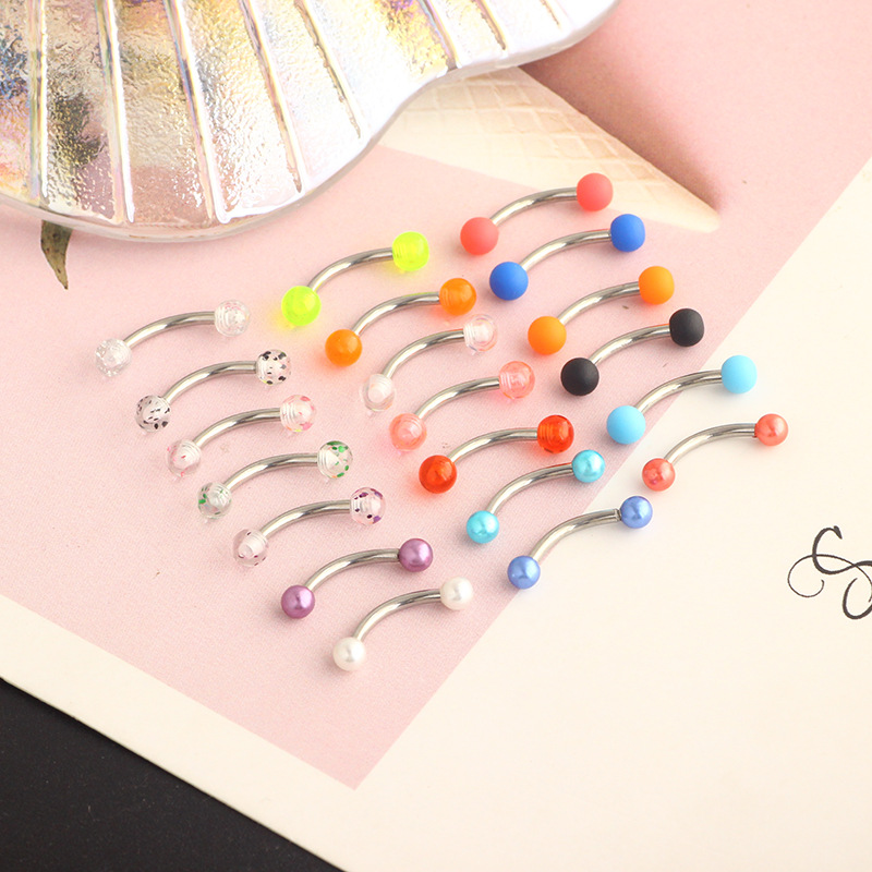 16G labret stud size and finish detail