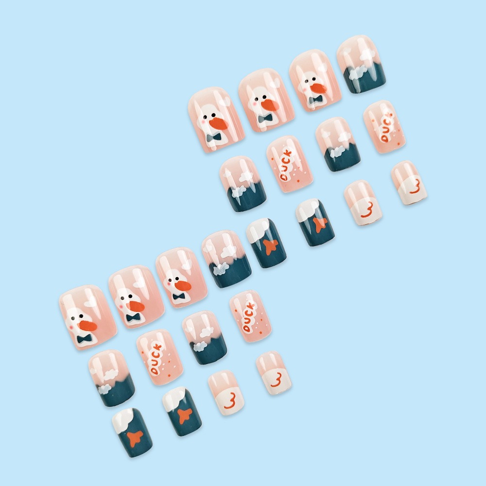 Cariñosa y dulce viento corto de uñas planas de dibujos animados pato blanco impresión para usar uñas 24 piezas pequeñas parches de uñas frescas
