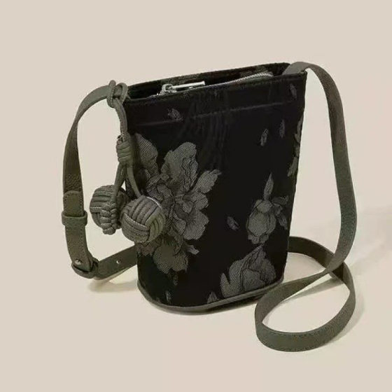 Bag Women's 2025 New Chinese Casual All-match Shoulder Bag Crossbody Bag Commuter Small Bucket Bag Mobile Phone Bag Cheongsam Bag