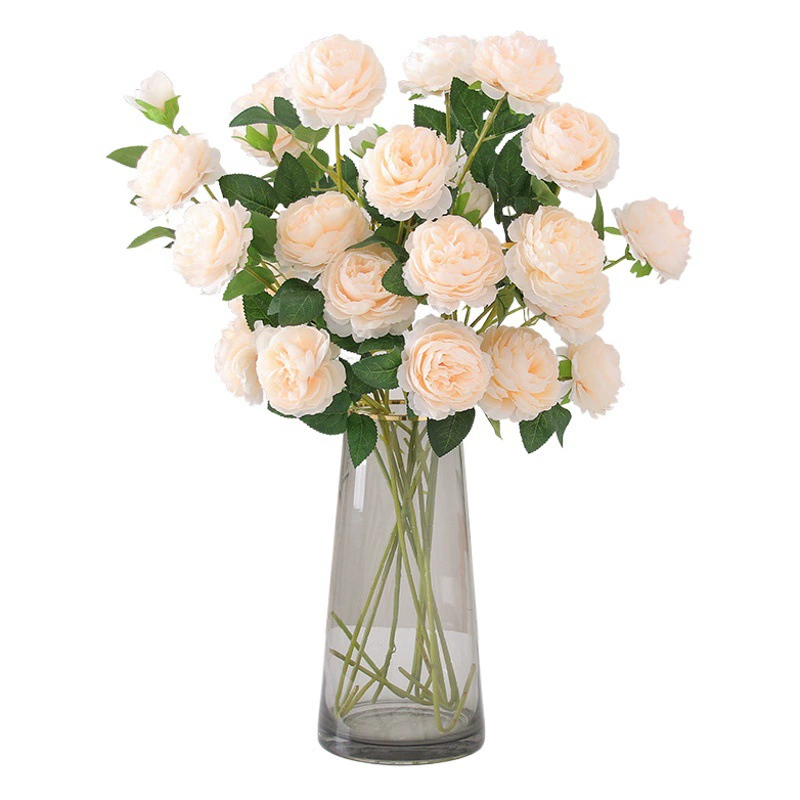 Искусственный свадебный букет в европейском стиле, имитирующий западные розы, с тремя головками пионов.