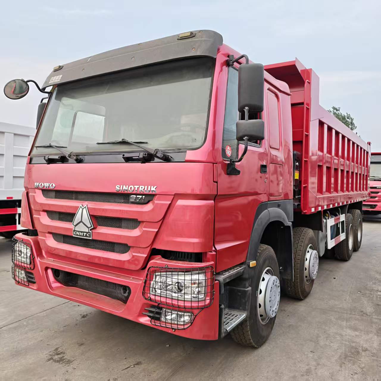 Current Stock for Export: Howo Dump Truck 8X4 Earthmoving Transport Tipper Truck, Heavy-Duty Dump Truck, Earthmoving Truck Parts