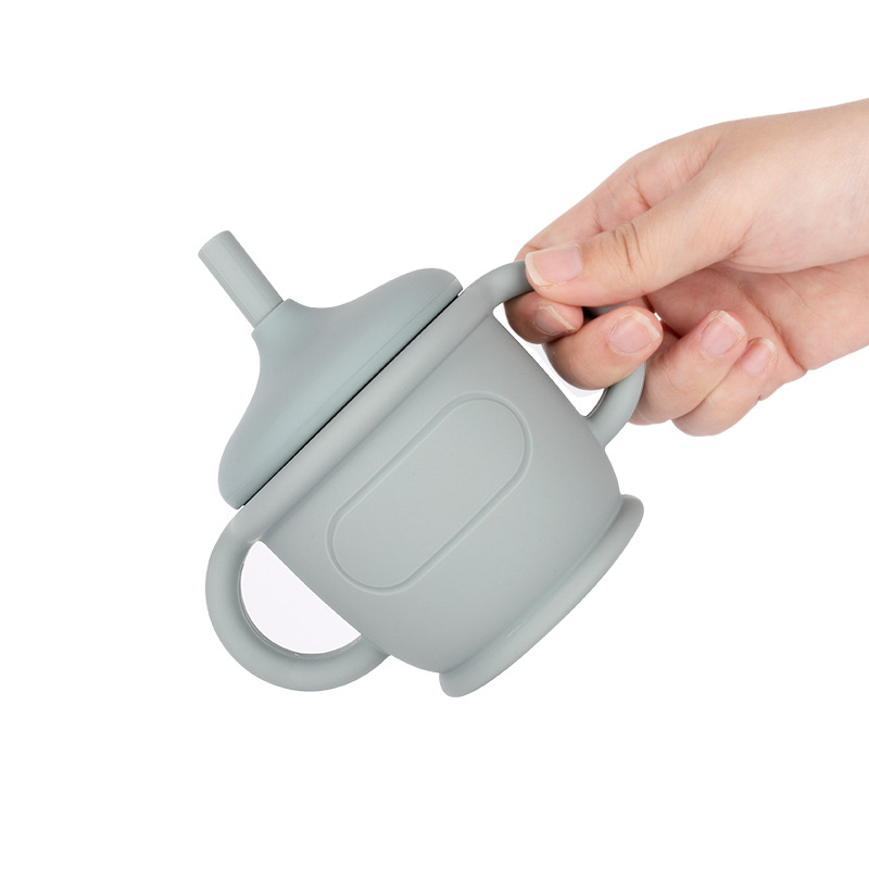 兒童學飲杯寶寶輔食杯雙硅膠吸管杯零食杯廠家卡通創(chuàng)意零食杯兩用