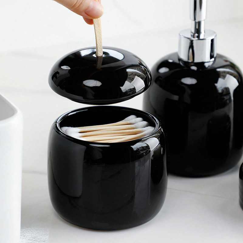 Fabricantes de cerámica de producción de baños de cerámica simple cuatro piezas de baño de apartamentos de hotel baño baño conjunto de baño al por mayor