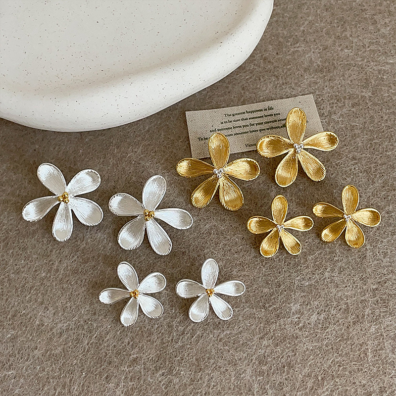 肌理感花朵金属耳钉女简约个性时尚独特精致通勤潮流百搭耳环耳饰