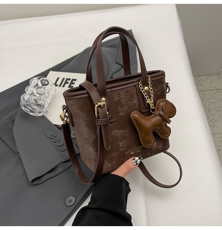 2024 New Popular Small Bag This Year Women's Fashion Versatile One Shoulder Crossbody Bag Retro Small Handheld Bucket Bag_voghion.com