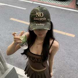 韩国小众迷彩字母刺绣街头潮牌鸭舌帽子男女显脸小休闲弯檐棒球帽