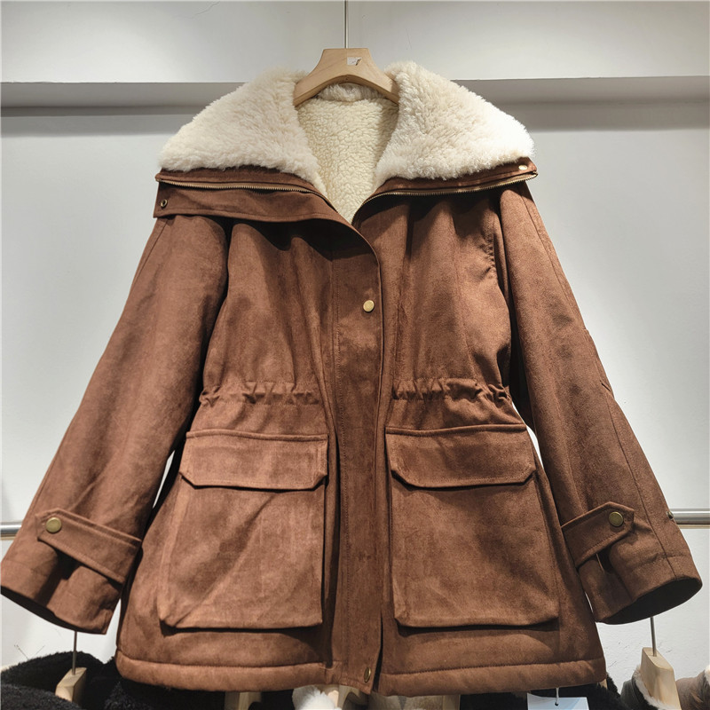 Productos europeos de algodón de cintura gruesa para mujeres 2025 invierno nuevo tipo largo y largo suelto de piel de ciervo gruesa para superar la chaqueta