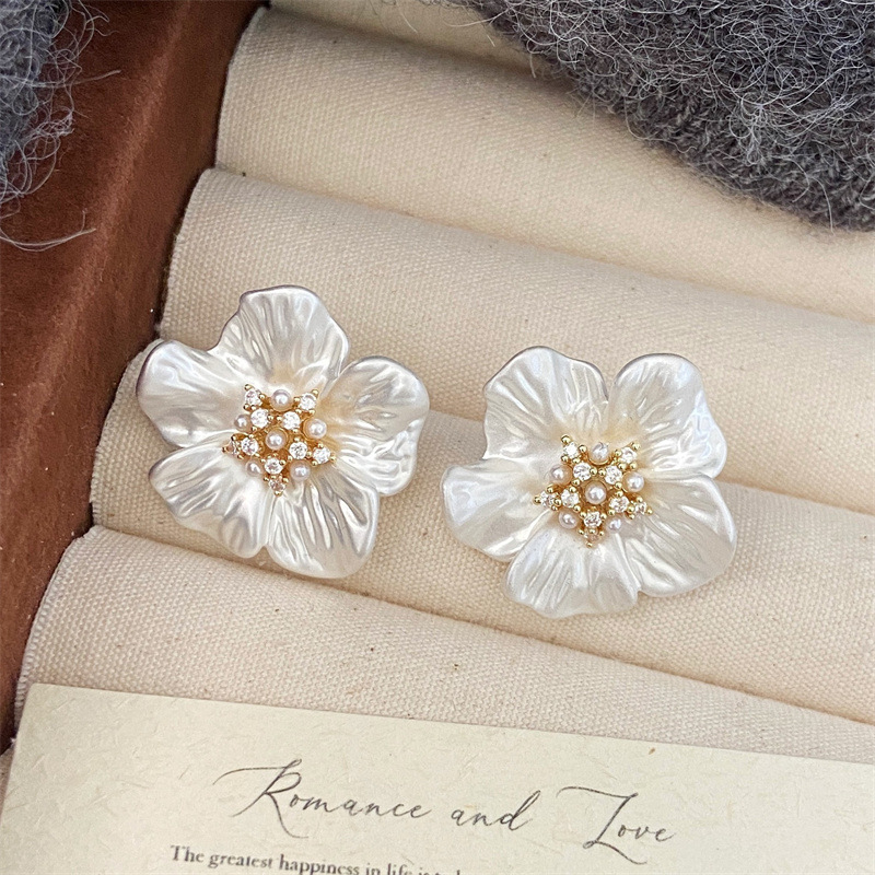 Matte white earrings, R0843 model, flowered