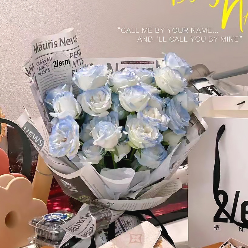 깨진 아이스 블루의 큰 병 인터넷 연예인 메인 사진