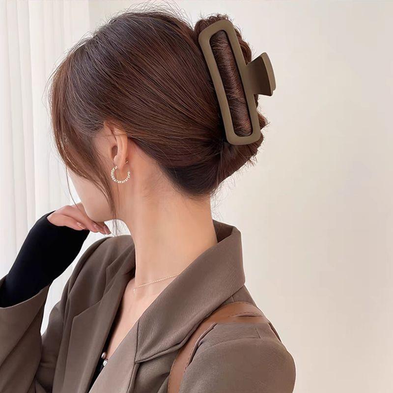 新商品のシンプルなヘアピンの艶消しの超大型クリップの後頭部がサメのクリップの髪を巻いています。|undefined