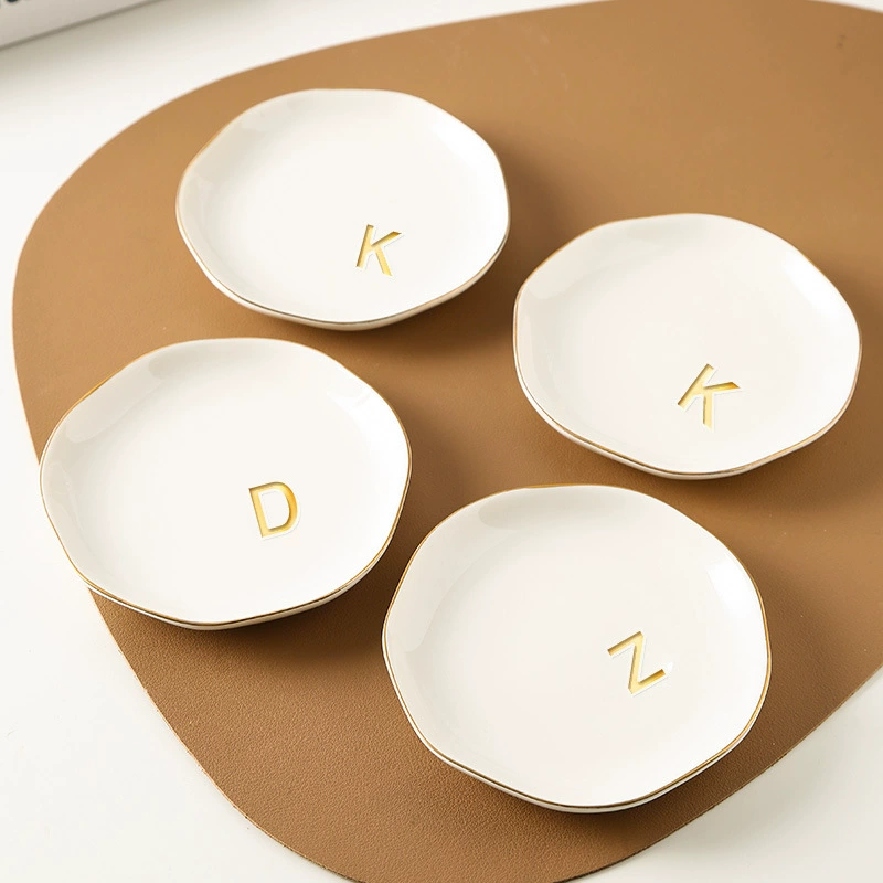 Амазонка фамилия буквенная гравировка трансграничные нерегулярные диски керамические украшения тарелки подарочные кольца поднос ожерелья