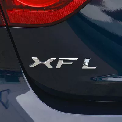 Car logo: rear emblem, XJL lettering, 20T
