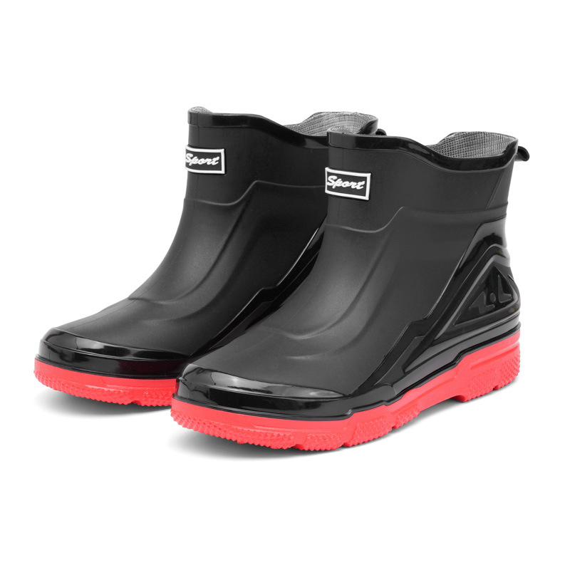 Botas de lluvia de media pantorrilla para hombres zapatos de agua de baja pantorrilla de moda antideslizante impermeable corto de suela gruesa PVC resistente al desgaste en stock al por mayor