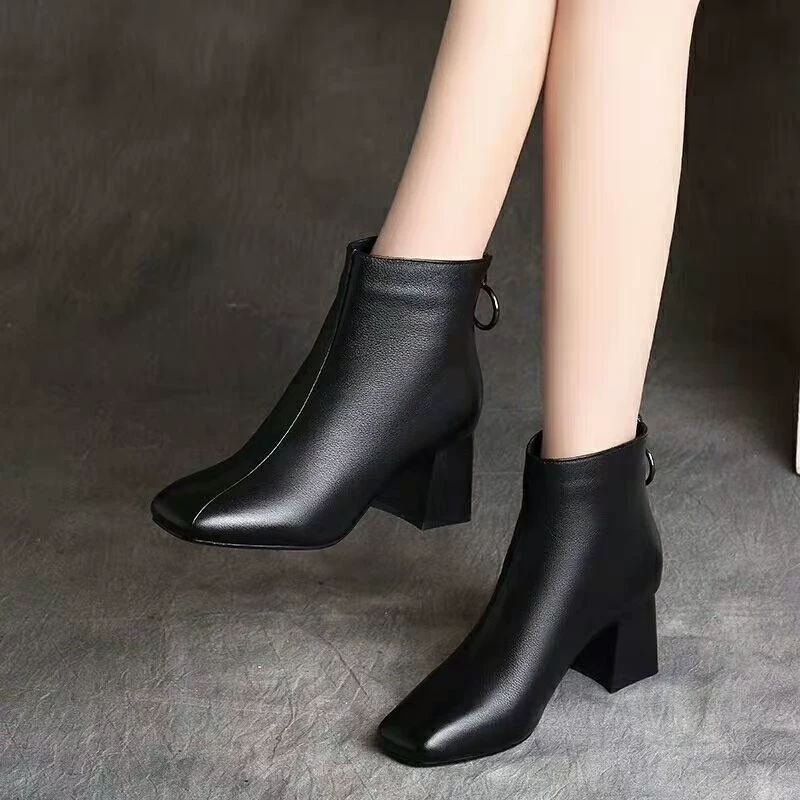 Взрыв 2024 осенние и зимние короткие сапоги на среднем каблуке удобные короткие сапоги новые туфли в британском стиле женские сапоги Челси спот