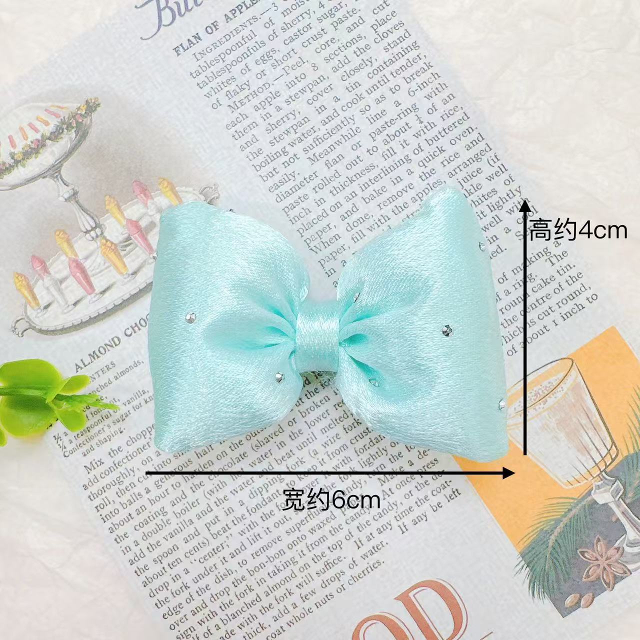 甘いミルクの昔の色のスポンジの蝶結びのヘアピンの少女の団子の頭のドリルの側は頭を挟んで飾ります。