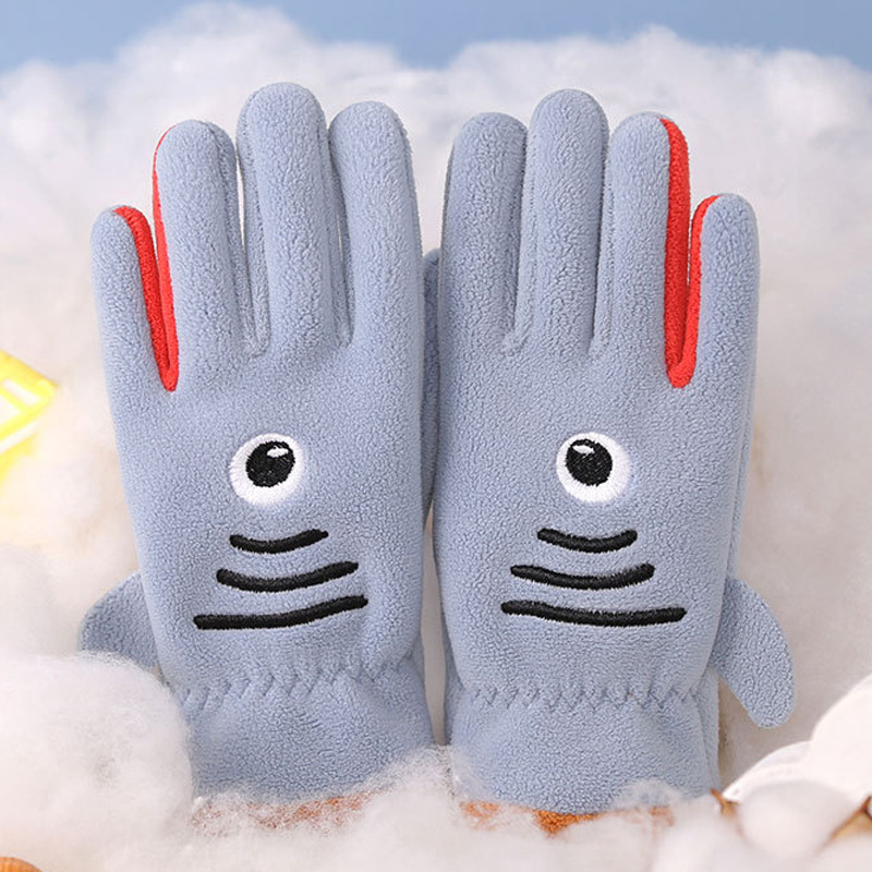 Guantes de invierno para niños con guantes de terciopelo de dibujos animados al aire libre para montar a favor de la piel, guantes de terciopelo de grano para niños y niñas.