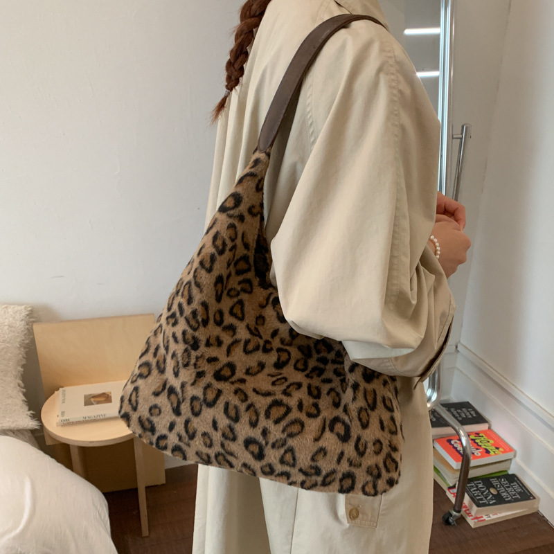 Corea del Sur estampado leopardo lazo viento bolso de brazo de viaje de mujer 2025 nuevo invierno bolso de hombro de tería