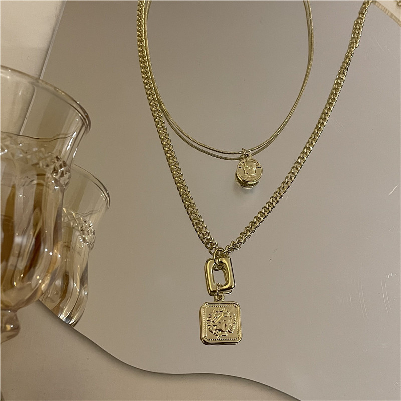 Wholesale Jewelry Square Coin Pendant Double Layered Necklace Nihaojewelry display picture 11