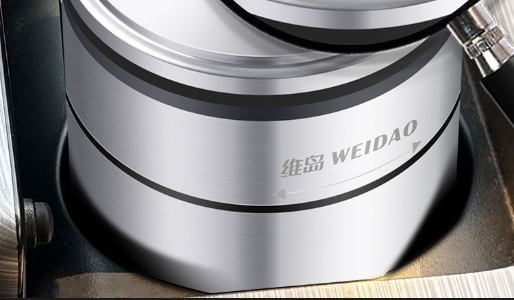 Oxygen-deprived, detachable car ashtray made of 304 stainless steel, with a flexible flip cover, anti-ash scattering, and thickened design