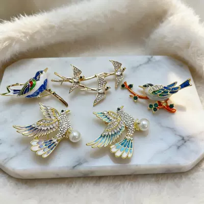 Chinese-style enamel magpie brooch, Yaxa sancaqları